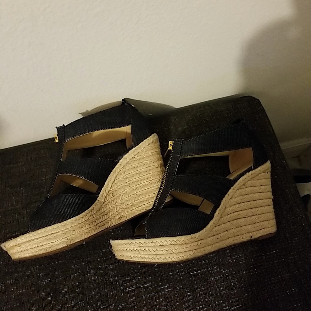 Shoes - Picture 2 of 3
